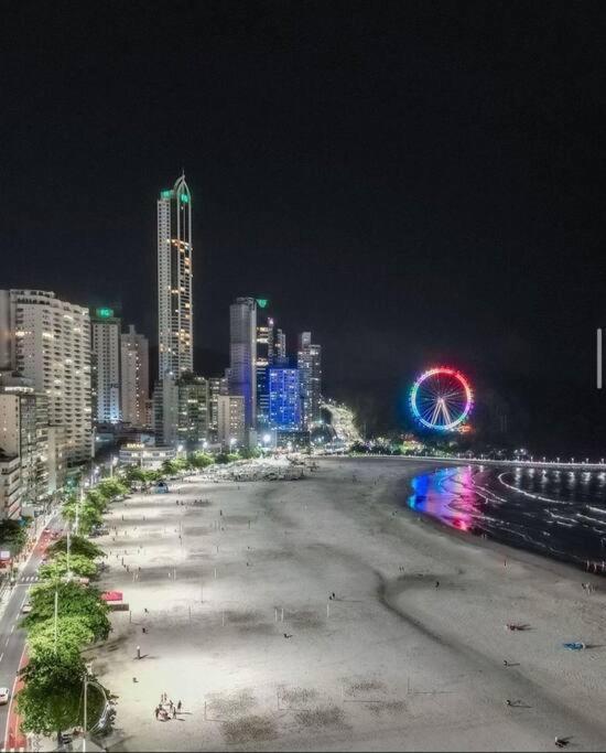 Apto A 100M Da Praia Central Balneário Camboriú Esterno foto